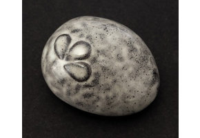 Knuffelsteen grijs in de vorm van een kei