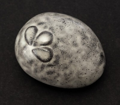 Knuffelsteen grijs in de vorm van een kei