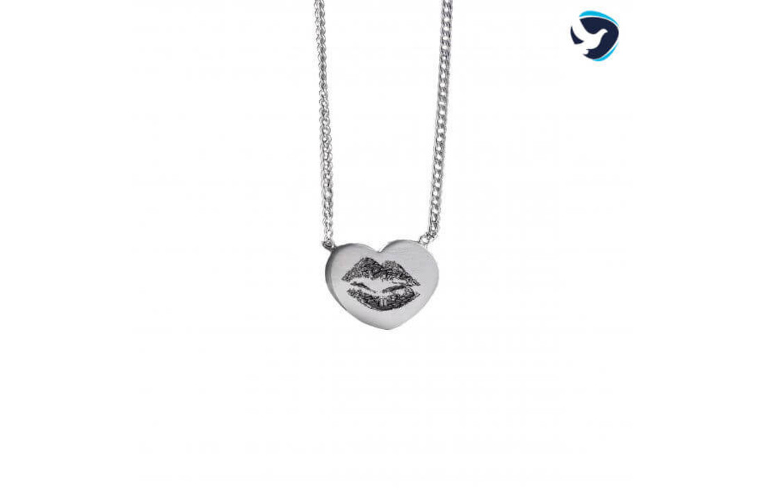 Hart hanger met ketting en vingerafdruk of kus