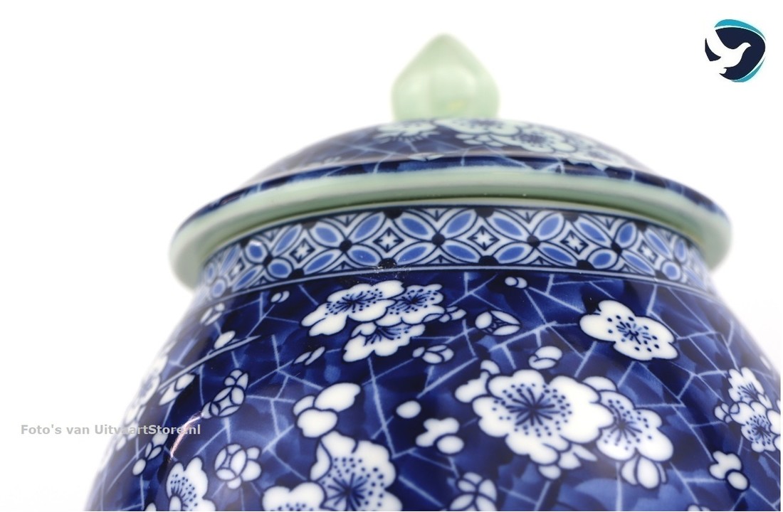 Urn met bloemen