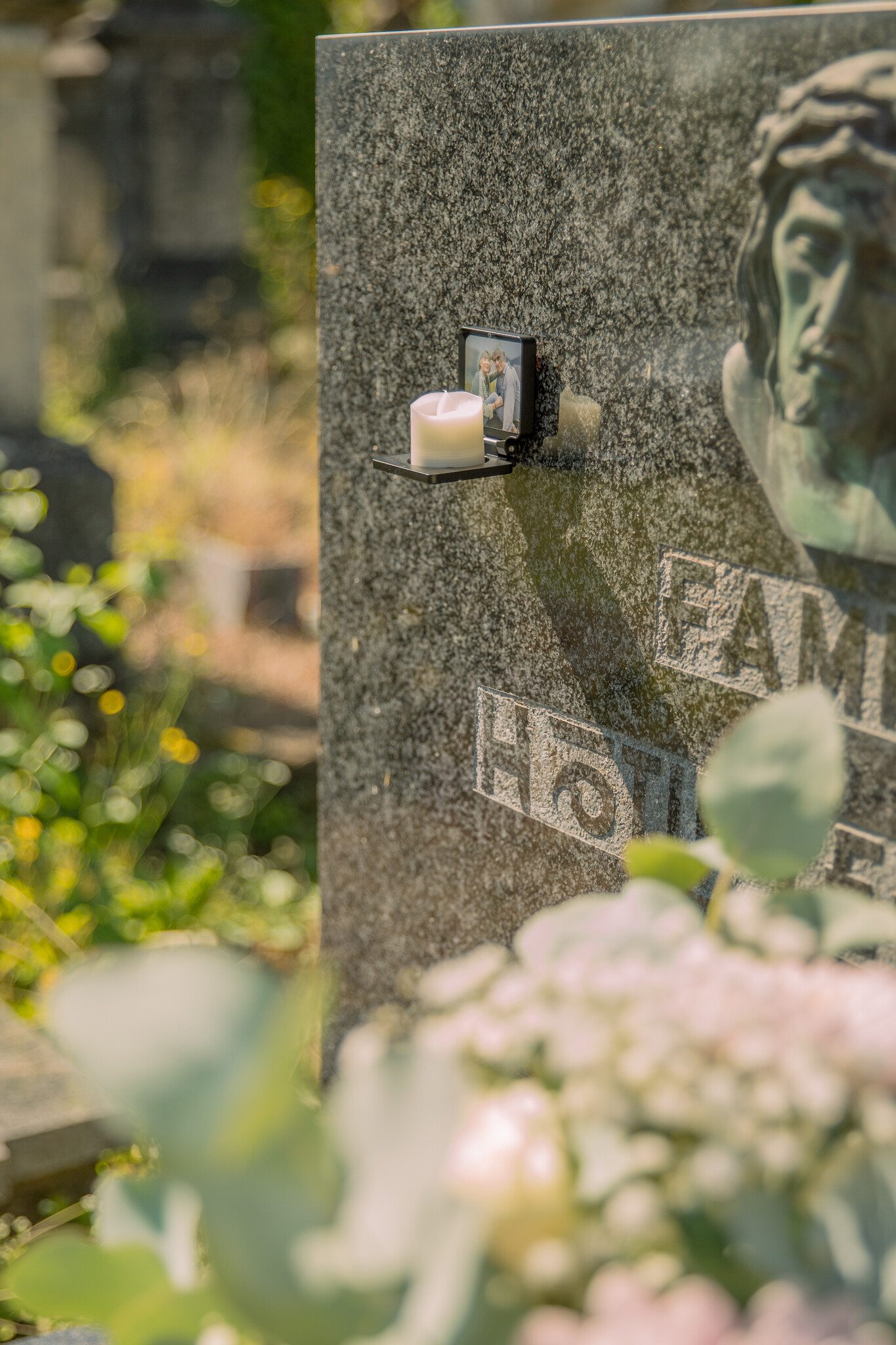 Eigentijdse kandelaar voor grafstenen, grafmonumenten en columbaria - Grijs metallic