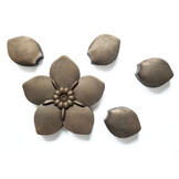 Urn / Asbeeld Losse blaadjes voor Vergeet ons niet - Brons