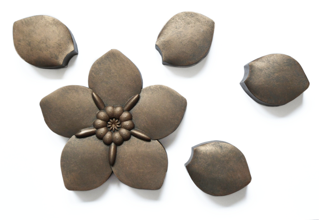 Urn / Asbeeld Losse blaadjes voor Vergeet ons niet - Brons