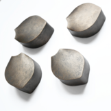 Urn / Asbeeld Losse blaadjes voor Vergeet ons niet - Brons