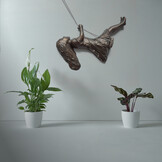 Urn / Asbeeld Meisje op schommel - Brons