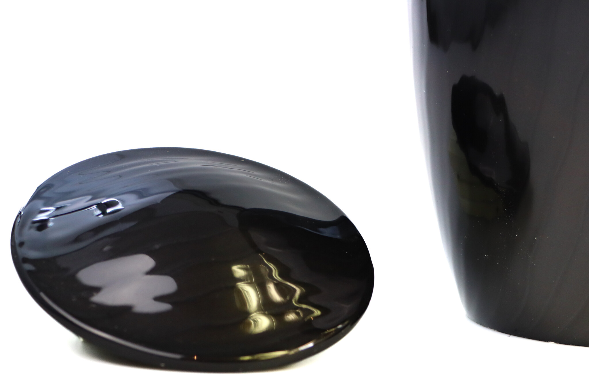 Zwart/donker gegolfde urn - groot