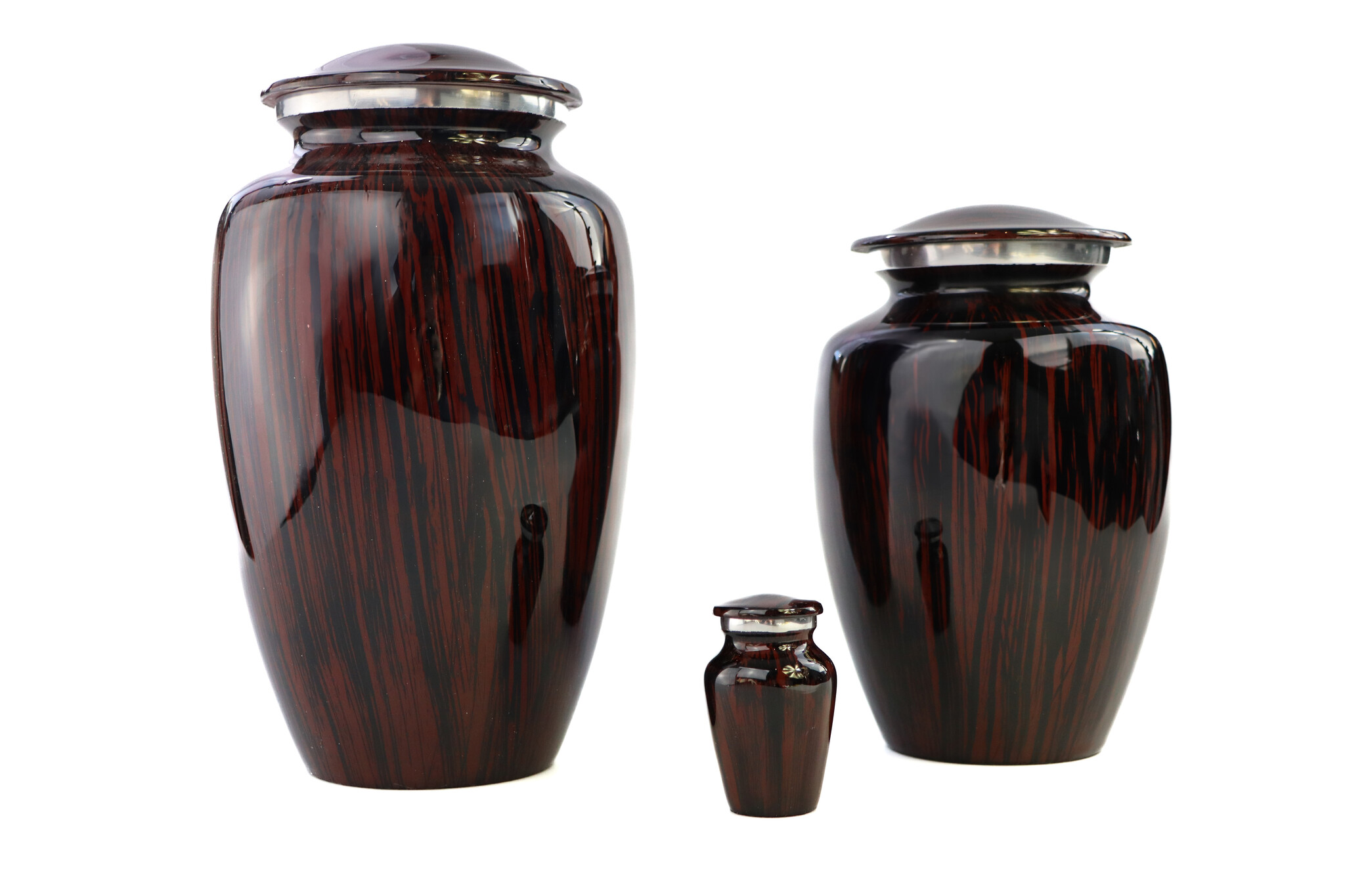 Donkerbruine urn met verticaal houtmotief - medium