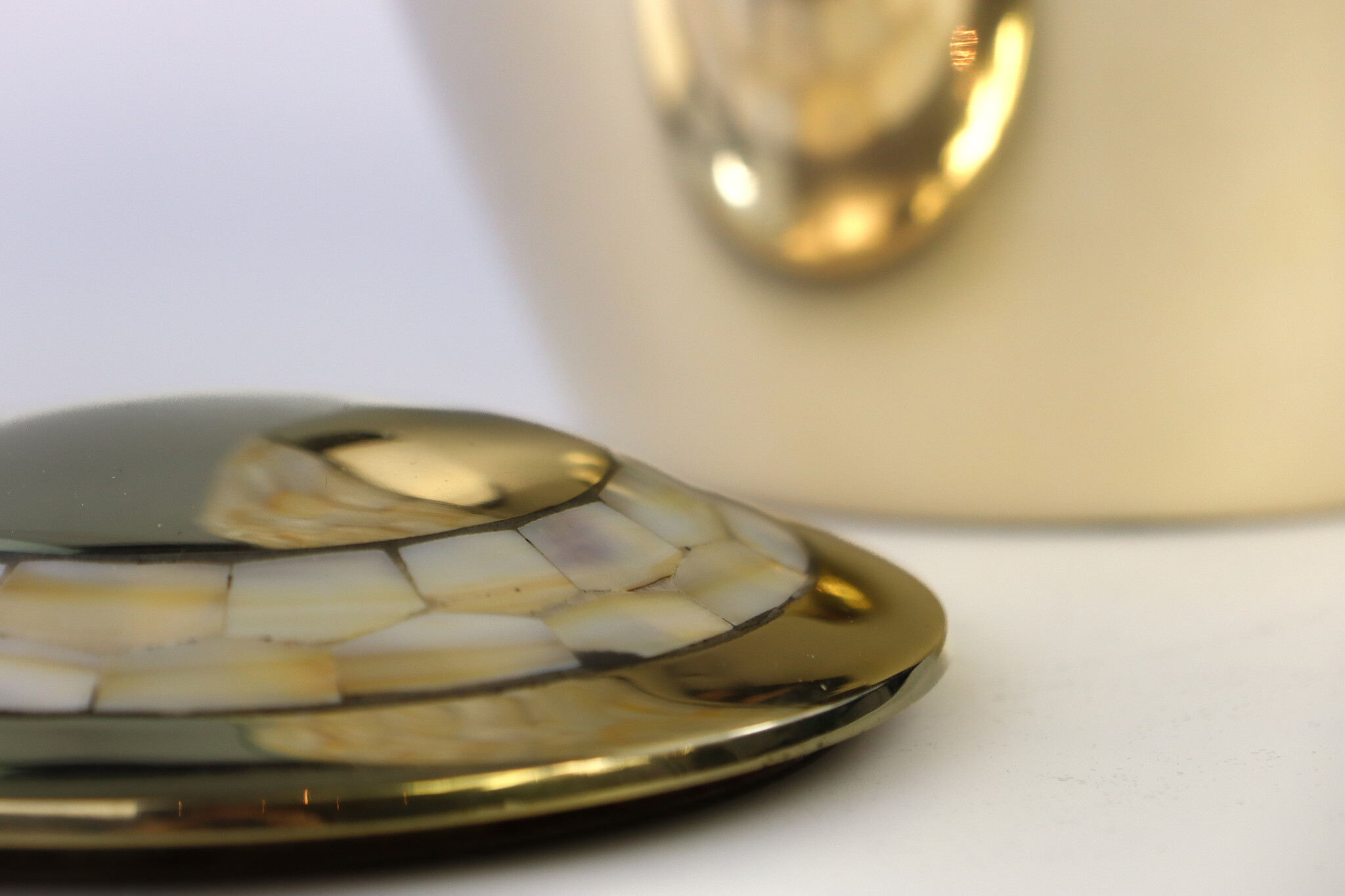 Messing urn afgewerkt met parelmoer - groot