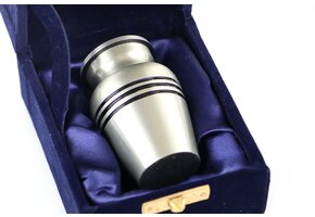 Zilverkleurige mini urn 3 zwarte lijnen