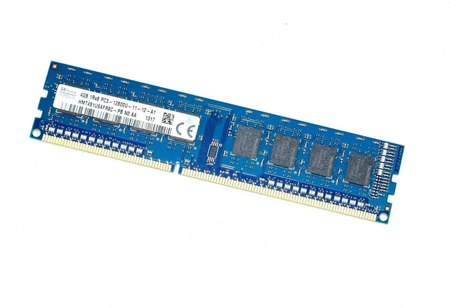 SKhynix 4GB DDR3 HMT451U6AFR8C