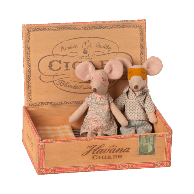 Maileg Mum & Dad mice in cigarbox