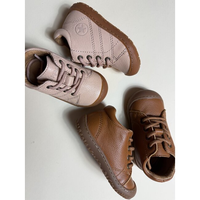 Bisgaard Barefoot hale l Nude