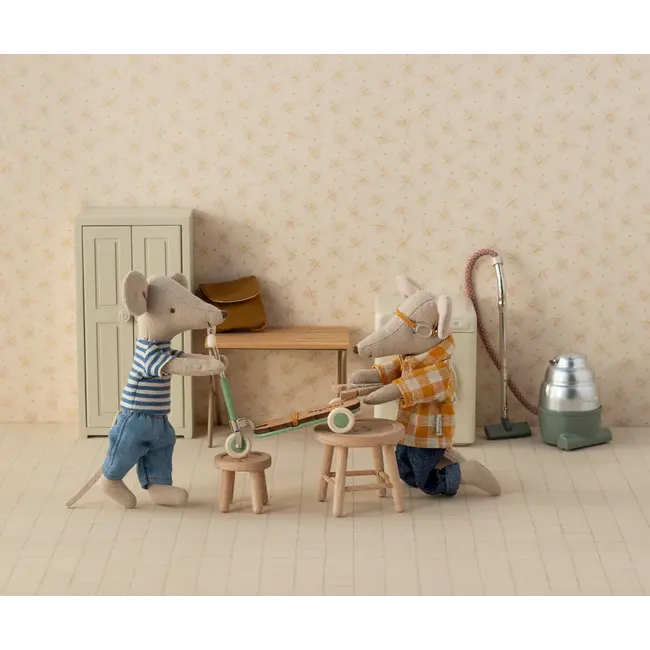 Maileg Kick board, Mouse - Mint