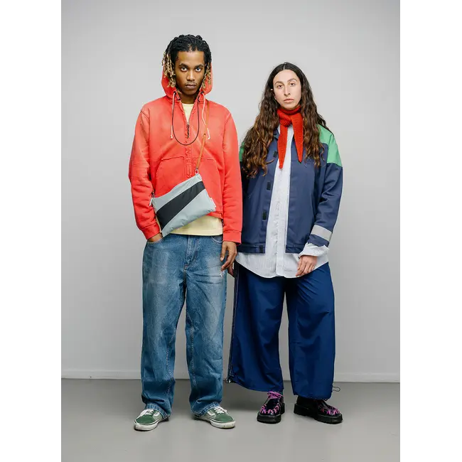 SUSAN BIJL The New Pouch Surf Spray & Black Medium