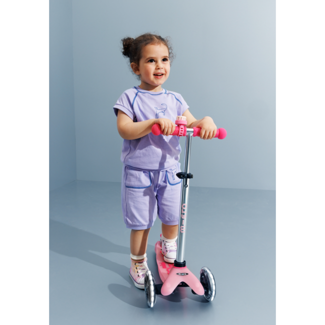 Micro Step Mini Micro step Deluxe - Roze glow LED plus