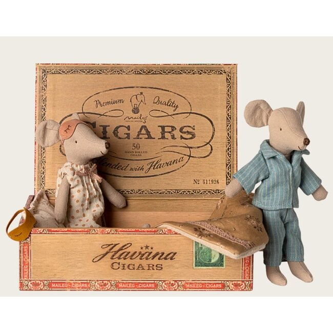 Maileg Mum & Dad mice in cigarbox