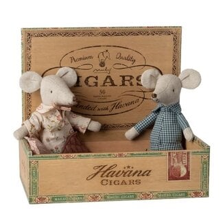 Maileg Grandma and grandpa mice in cigarbox