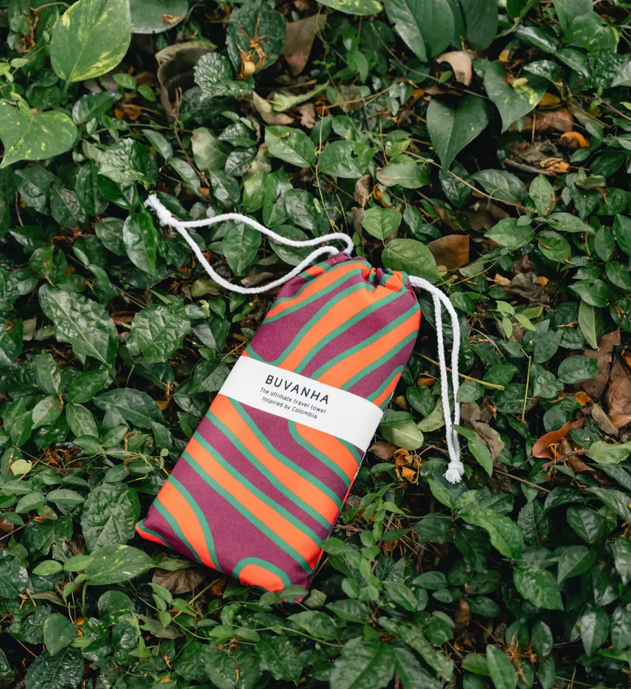 Buvanha Buvanha || Strandlaken || Colombia