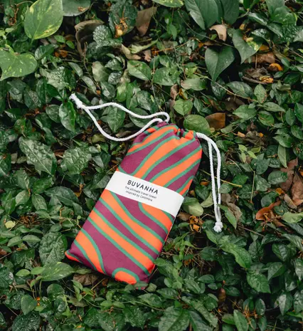 Buvanha Buvanha || Strandlaken || Colombia