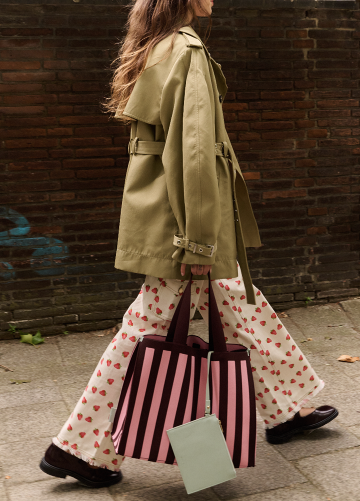 The Sticky Sis Club  Shopper || 1401244S || Bubblegum