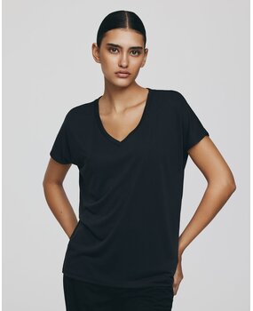 MSCH Copenhagen T-shirt || Fenya V-hals || Black MSCH Copenhagen T-shirt || Fenya V-hals || Black