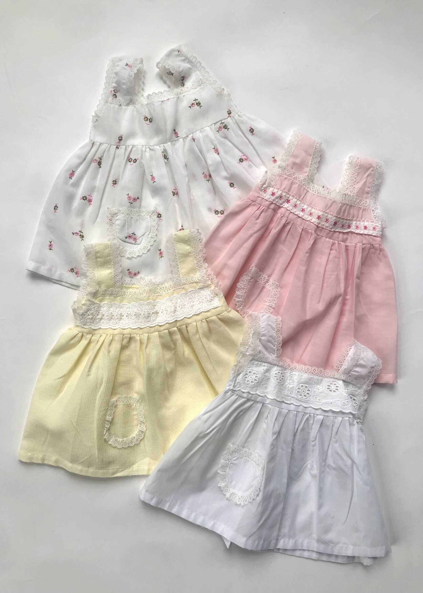 Vintage White floral lace dress 3m