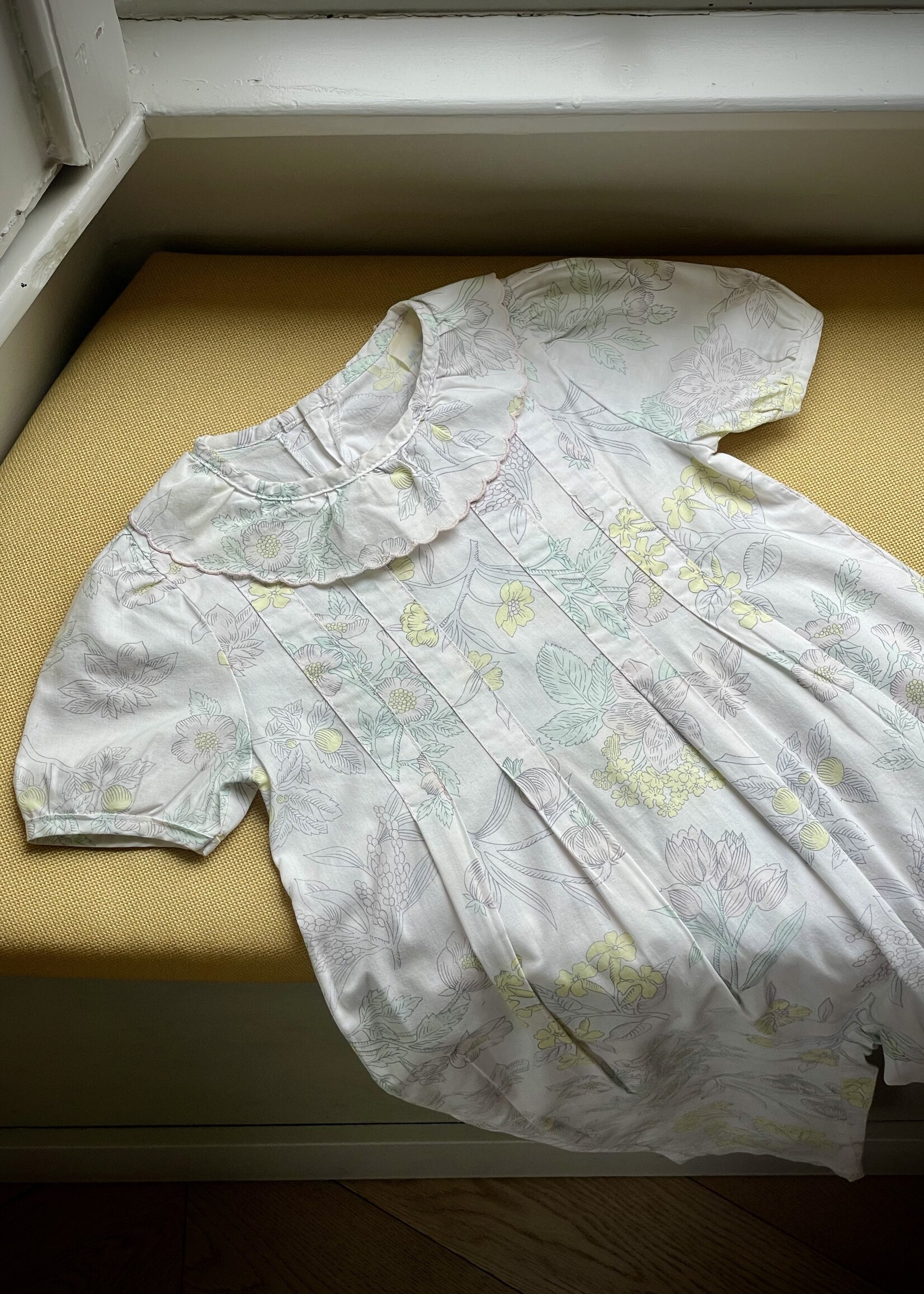 Vintage White Floral Playsuit 18-24m