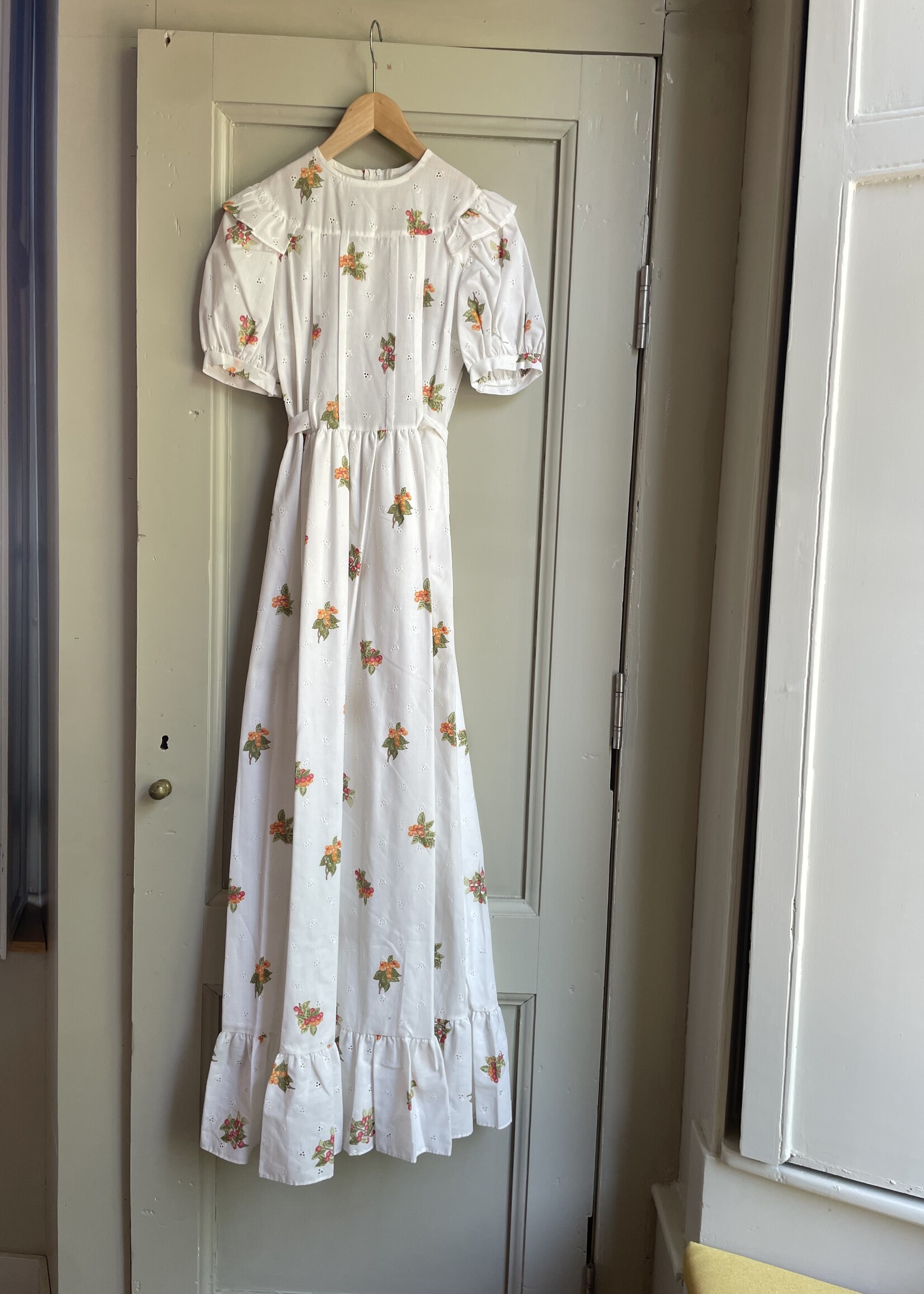 Vintage White Orange Berry Dress 12-14y