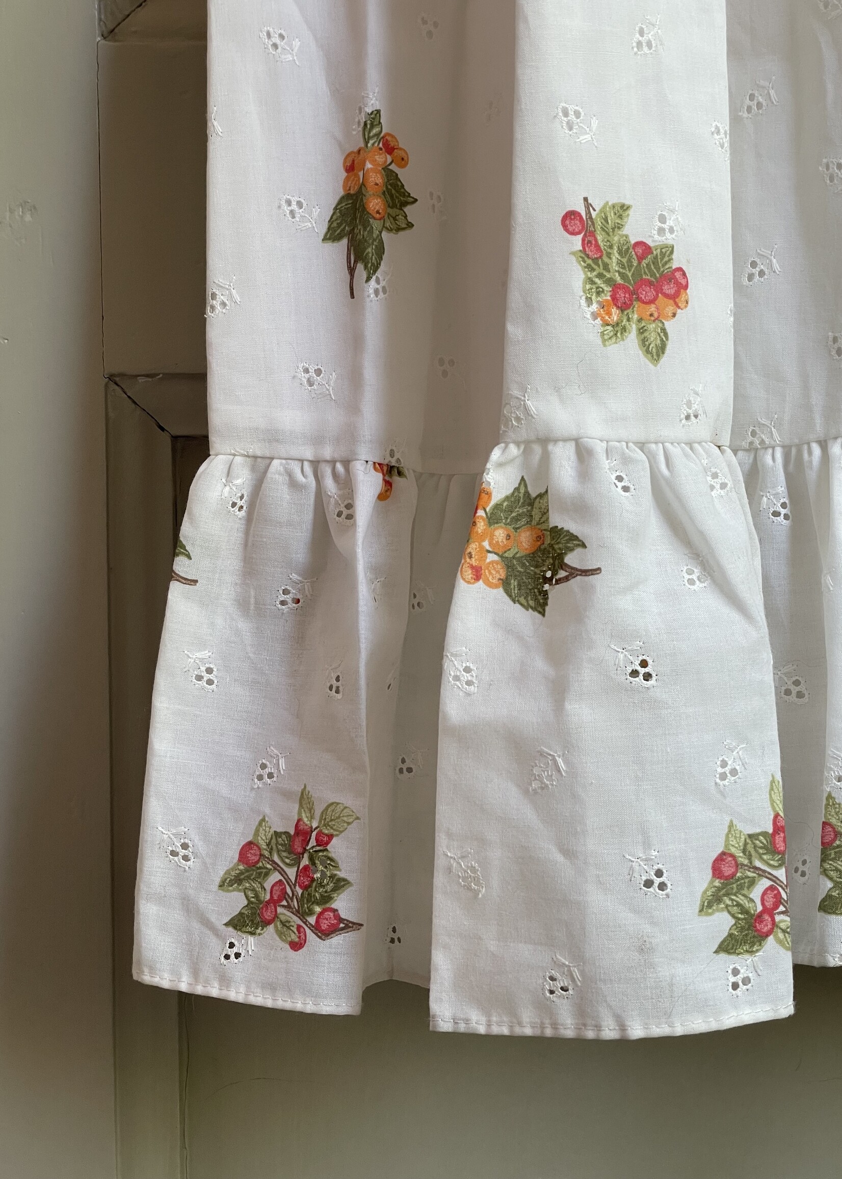 Vintage White Orange Berry Dress 12-14y