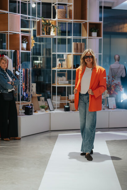 Lindsay Pallazo L32 - Stone Bleach