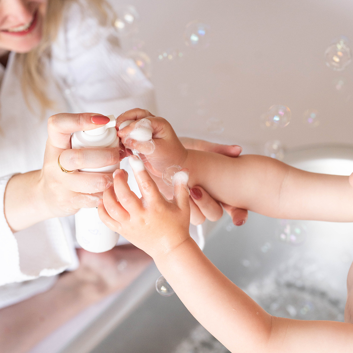 Body Wash - Poppy Love (mama's (to be) & baby's)-1