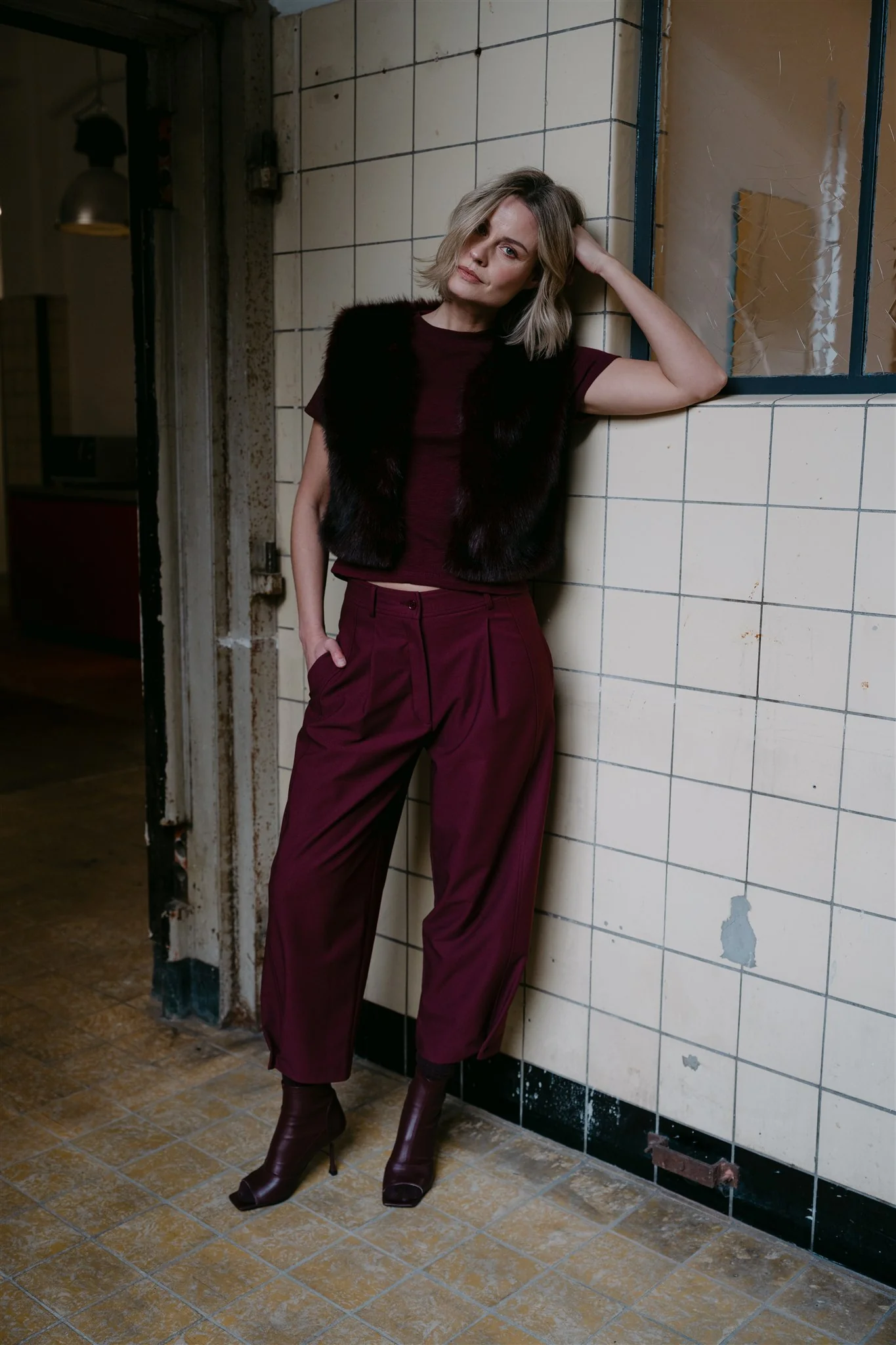 IslaW6 Fake Fur Waistcoat - Burgundy-1