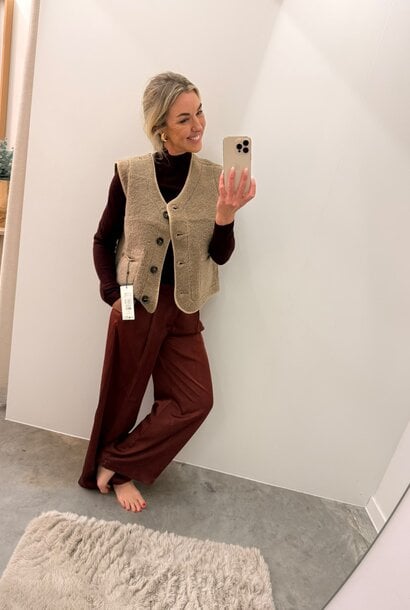 Kalinn Reversible Teddy Vest - Desert Taupe