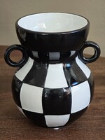 Vaas | Black & White