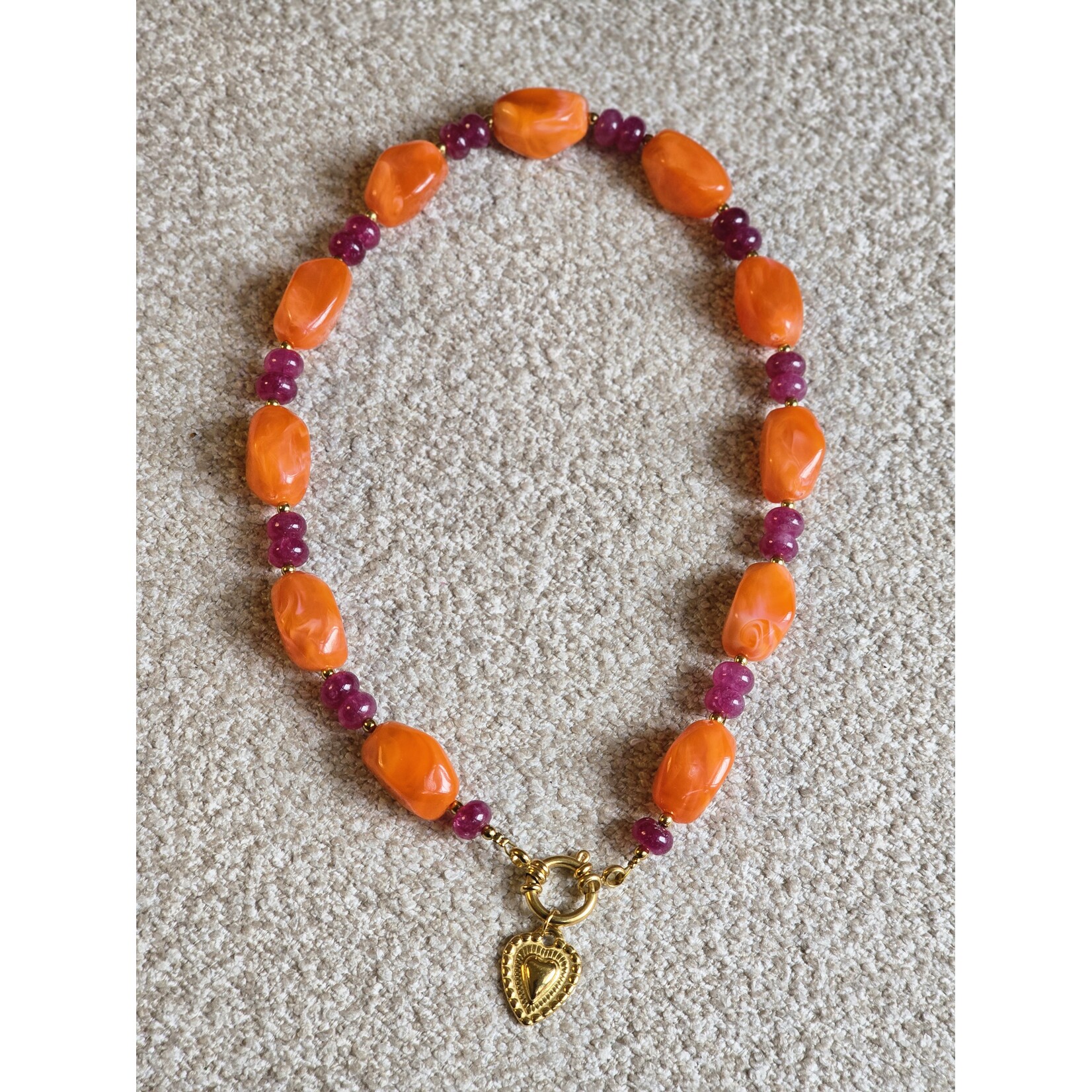 By trendz Ketting met bedel | Hartje | Roze/oranje