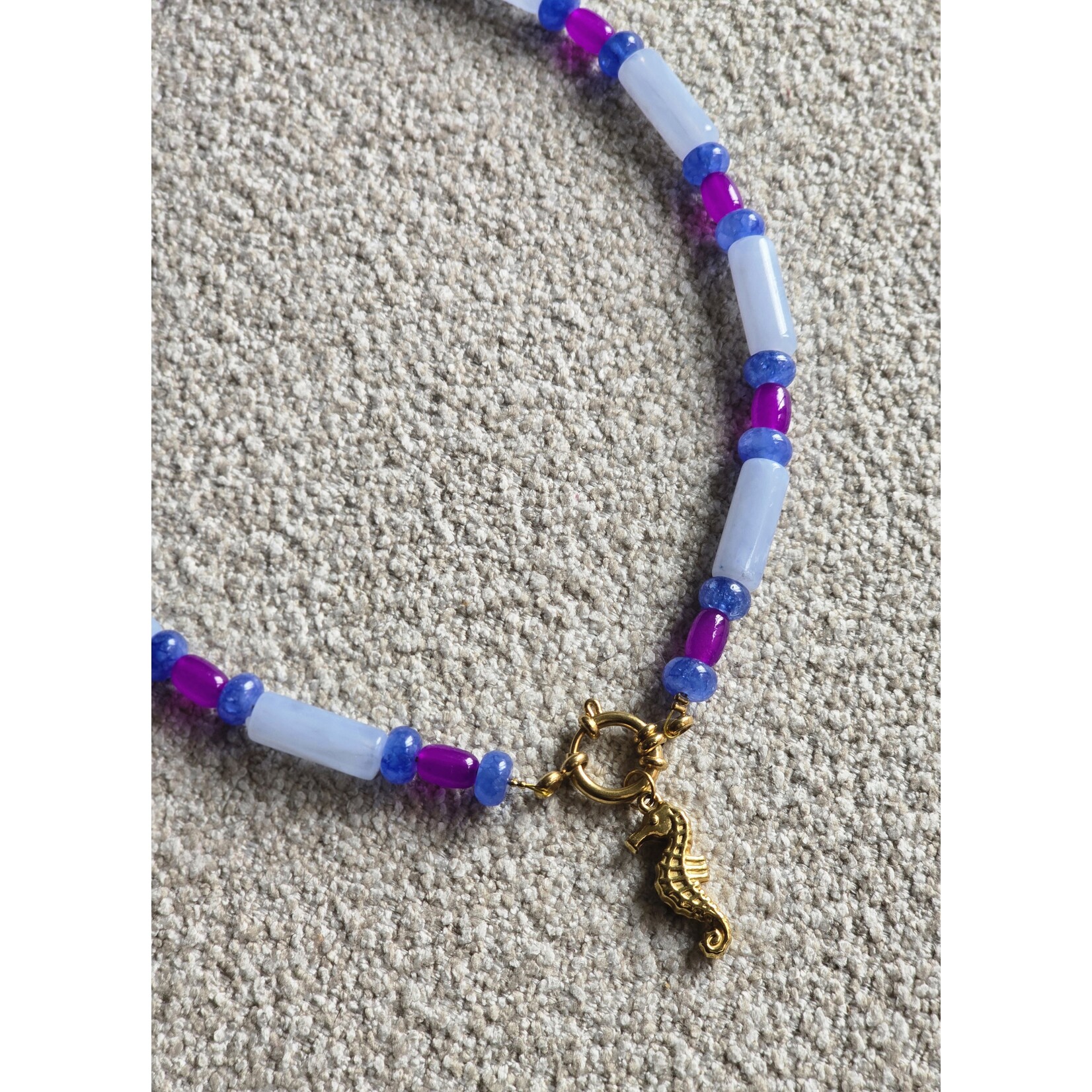 Ketting met bedel | Zeepaardje