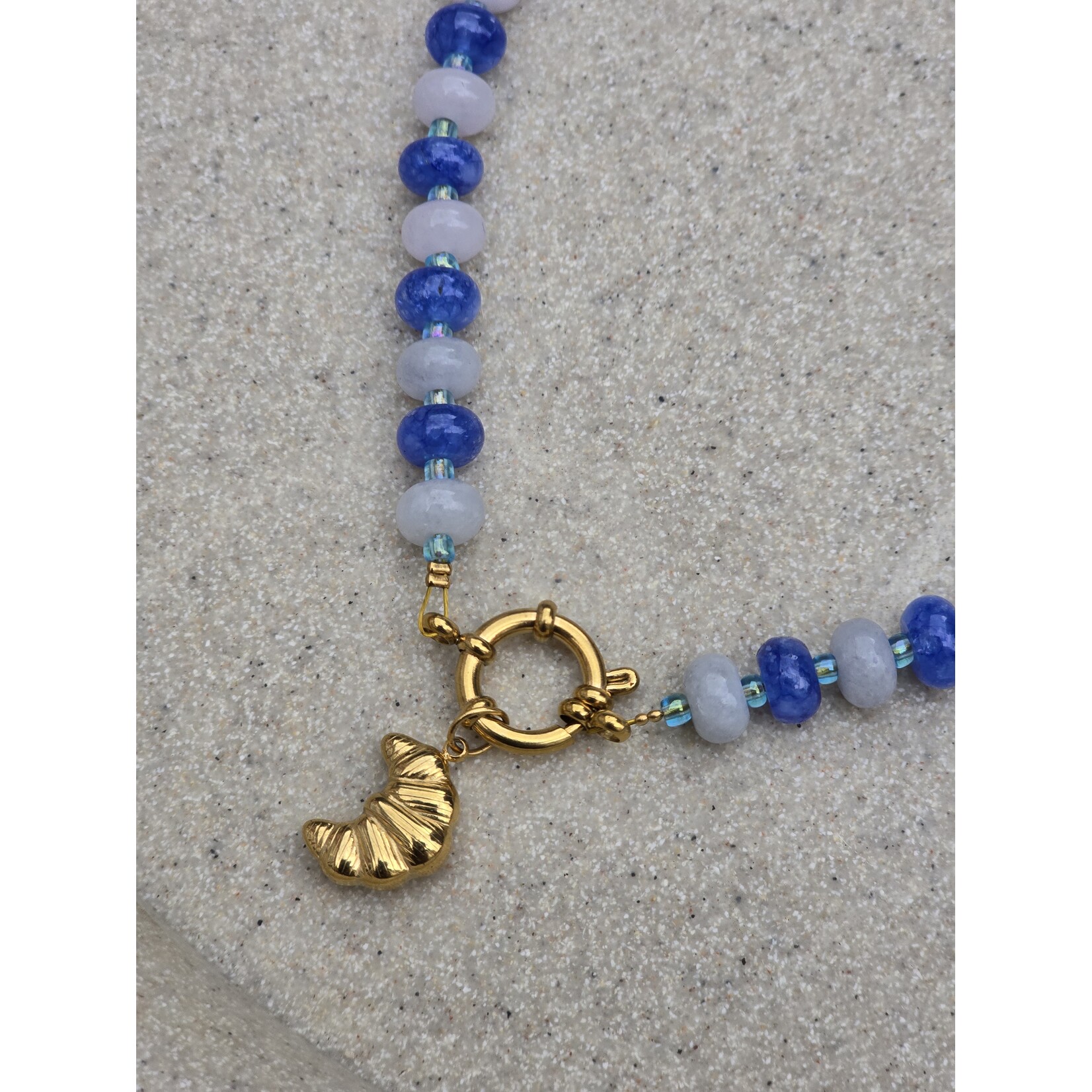 Ketting met bedel | But first croissants
