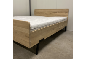 Eikenhouten bed LOTUS