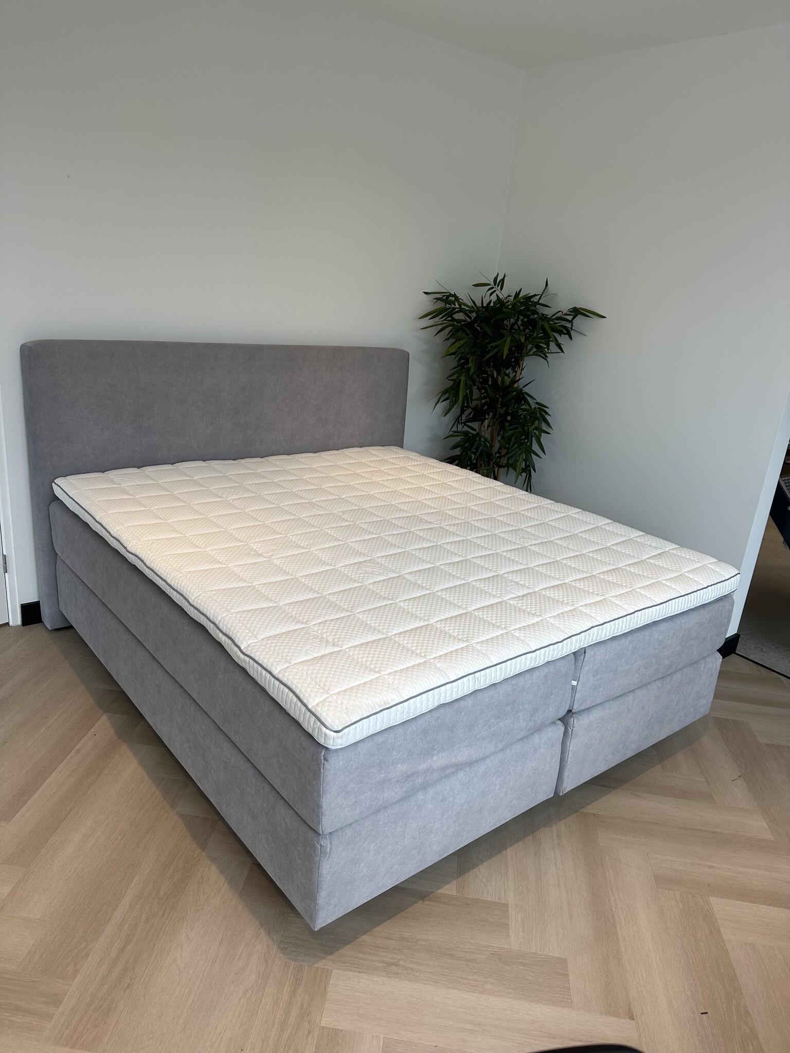 OUTLET | Boxspring 1884 | 180 x 200 | Lichtgrijs