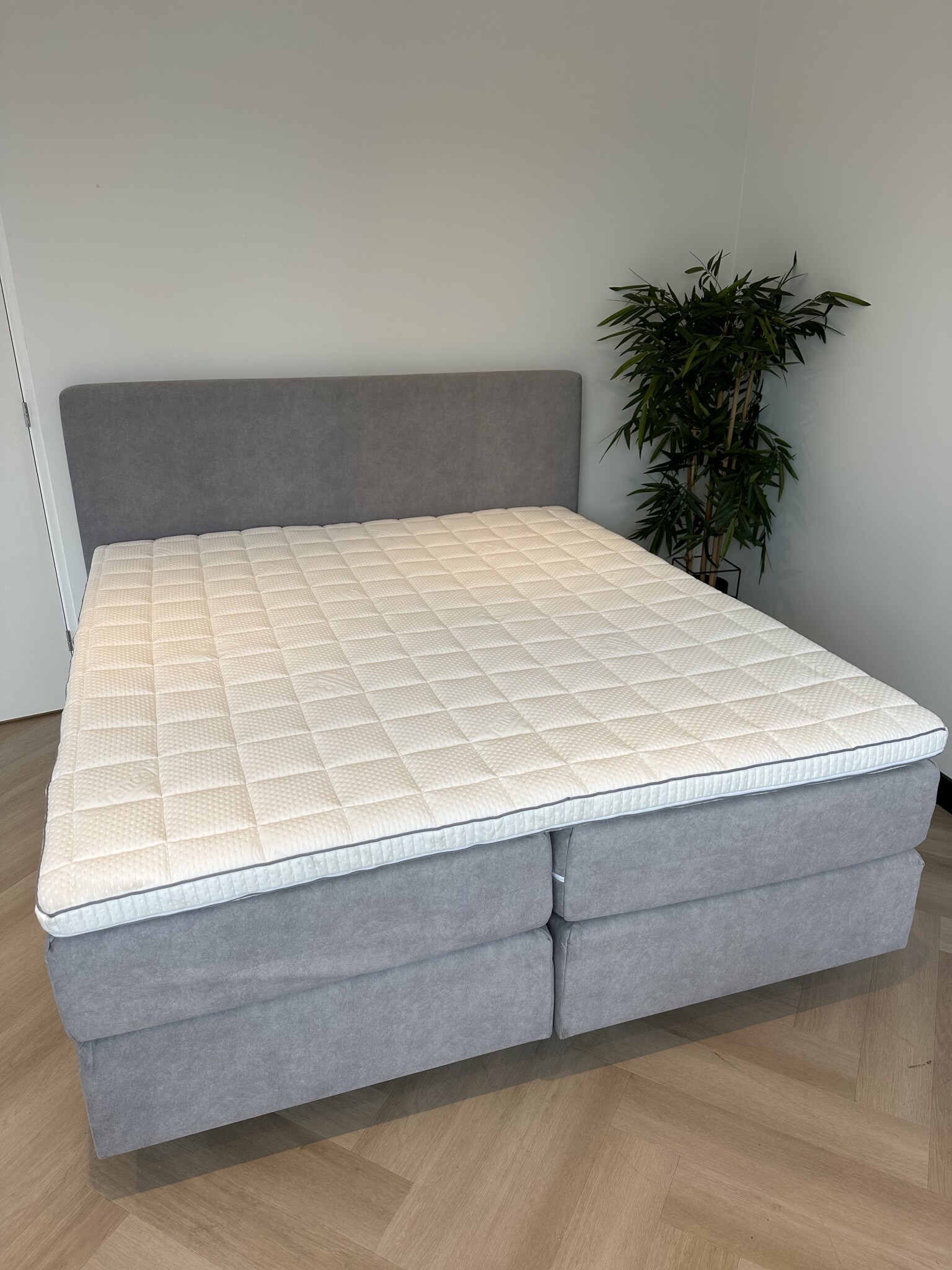 OUTLET | Boxspring 1884 | 180 x 200 | Lichtgrijs