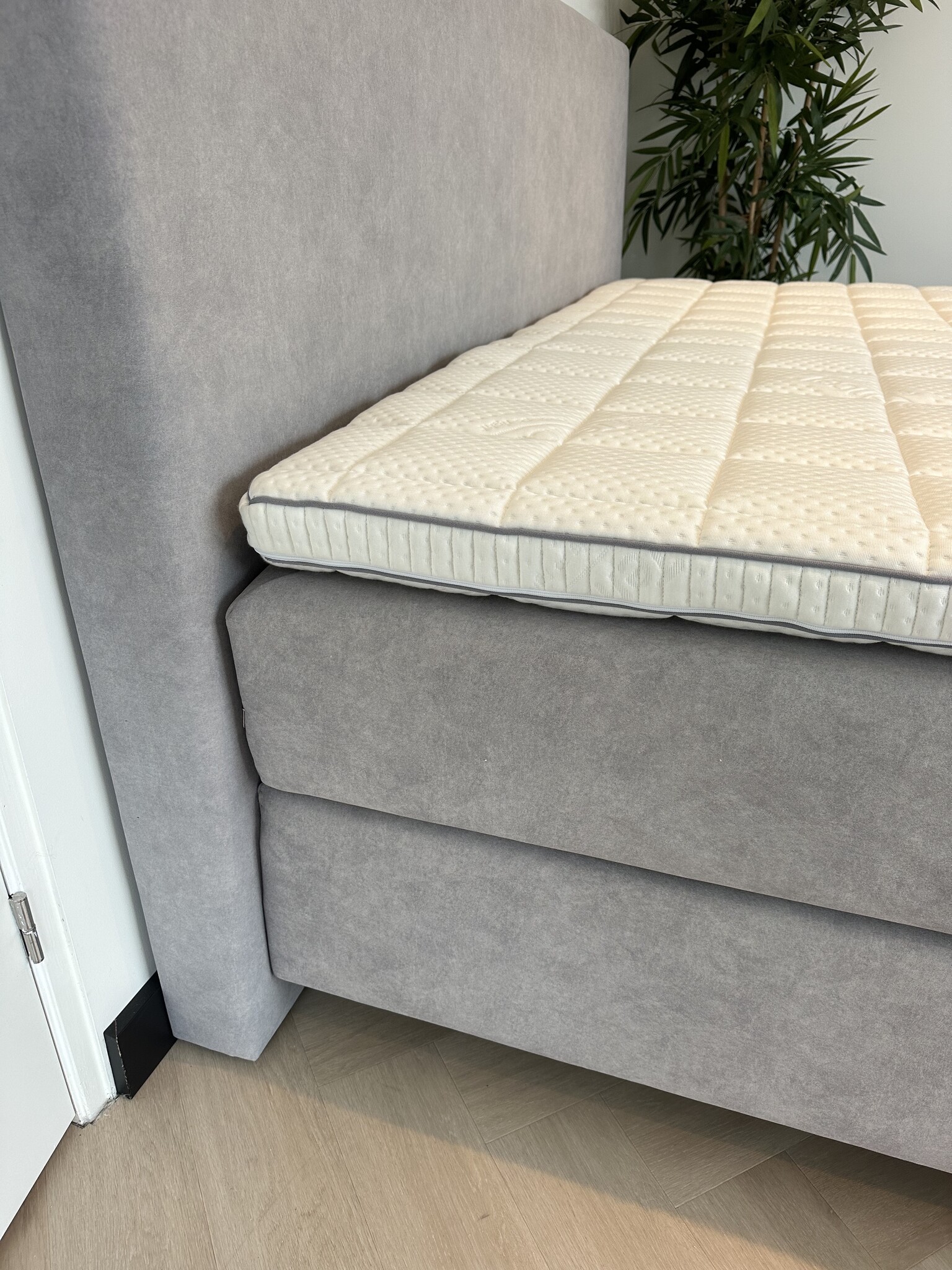 OUTLET | Boxspring 1884 | 180 x 200 | Lichtgrijs