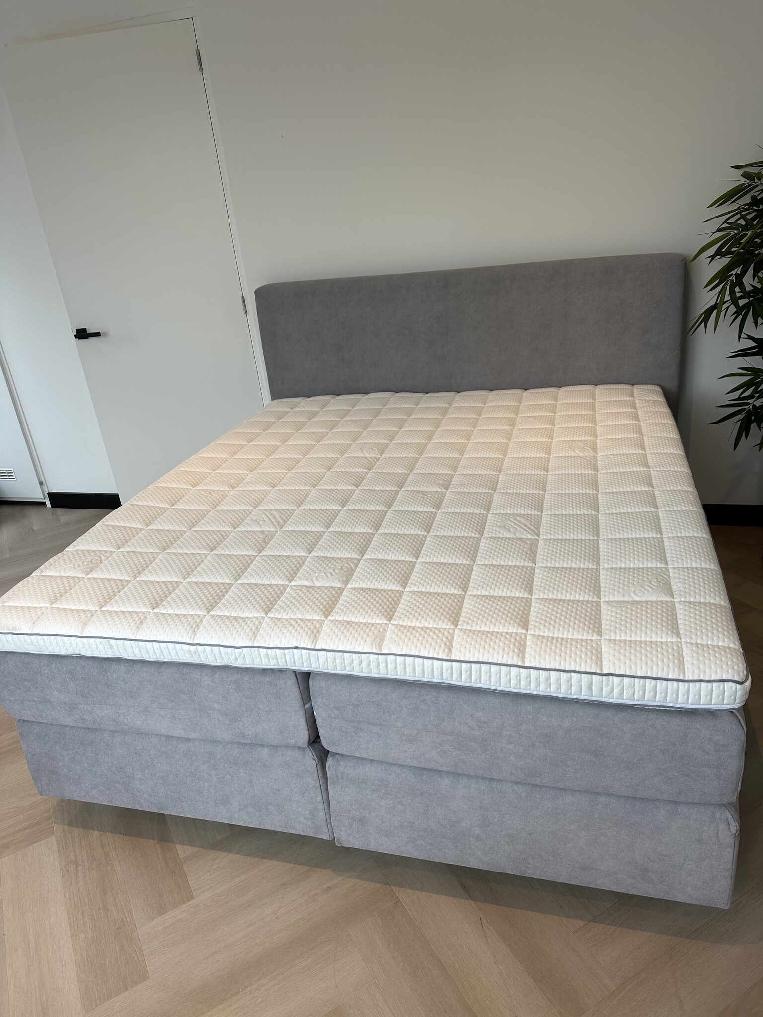 OUTLET | Boxspring 1884 | 180 x 200 | Lichtgrijs
