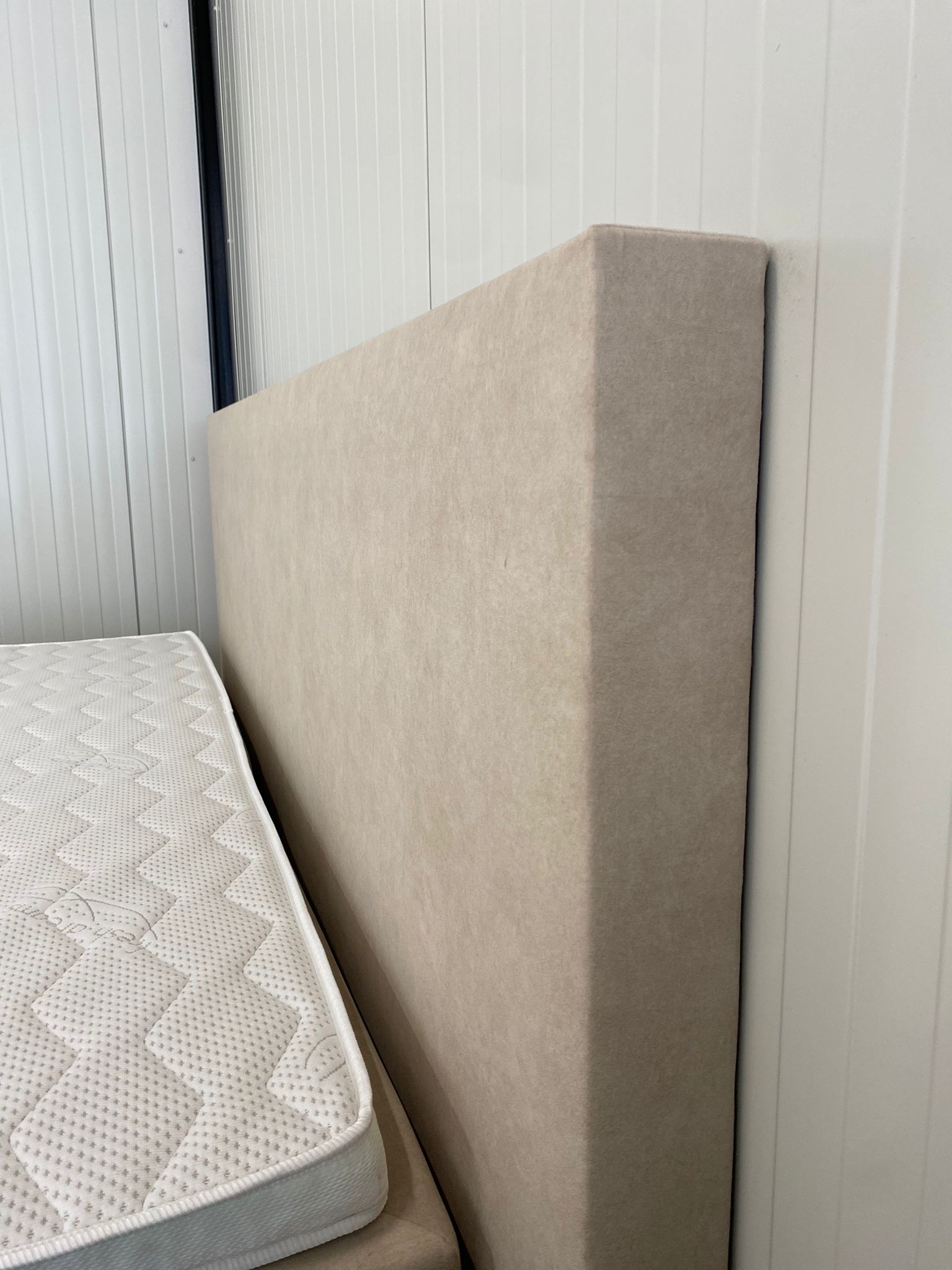 OUTLET | Velvet 500 160 x 200 beige - Geveerde onderboxen