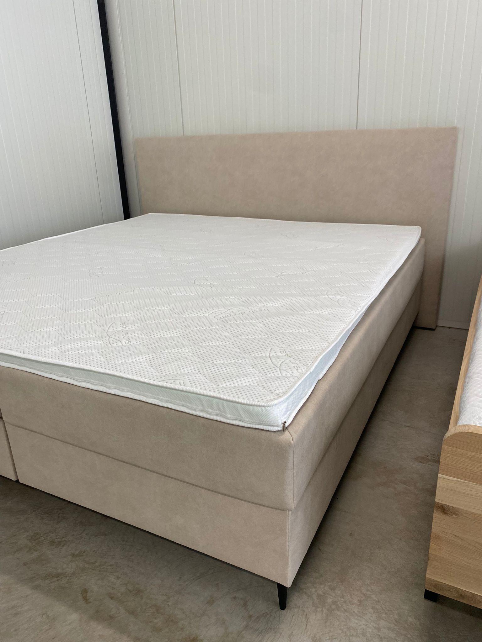 OUTLET | Velvet 500 160 x 200 beige - Geveerde onderboxen