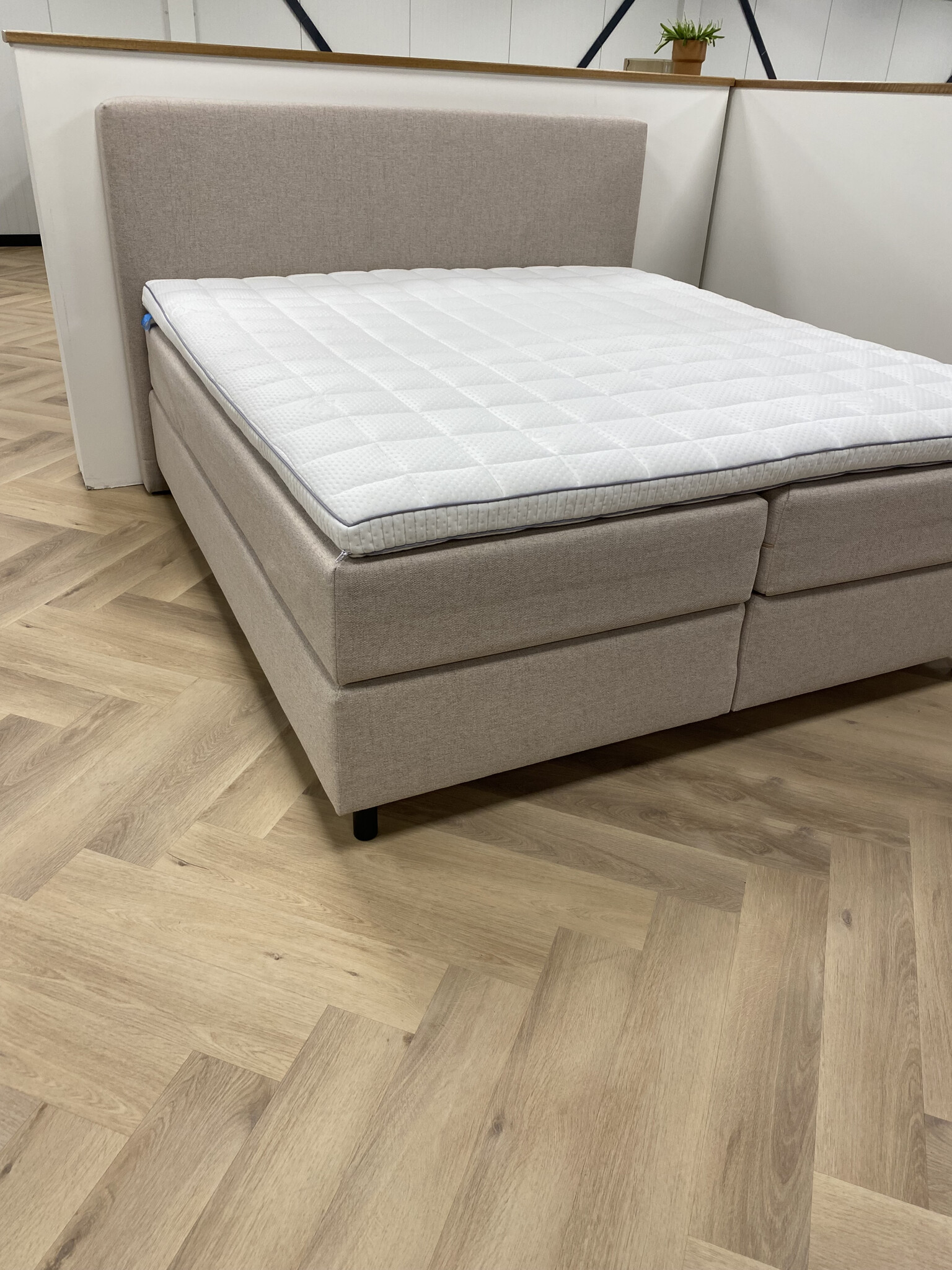 OUTLET | 1884 180 x 200 Beige