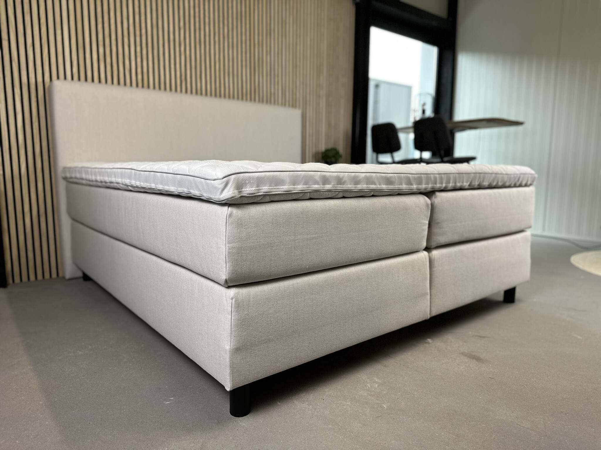 OUTLET | 1884 160 x 200 licht beige