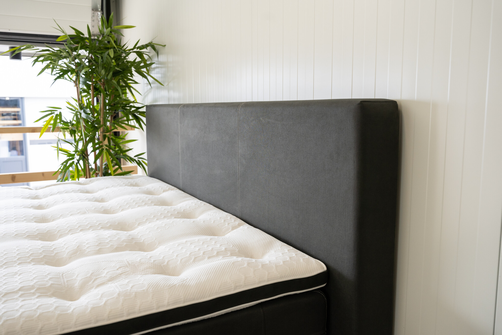 OUTLET | Madrid 180 x 200 - Geveerde onderboxen