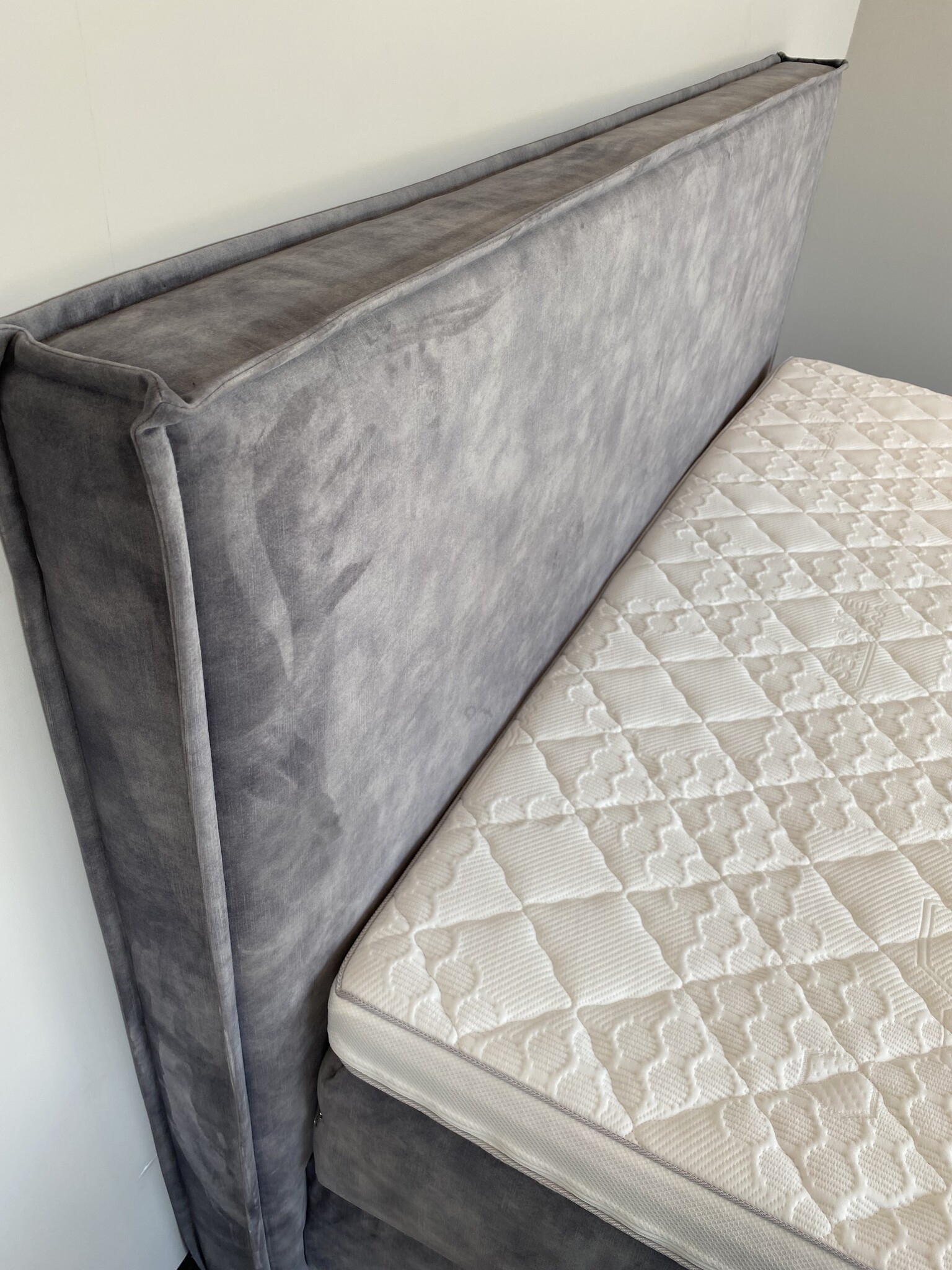 Luxe Boxspring 180 x 200 - Meeverende onderboxen
