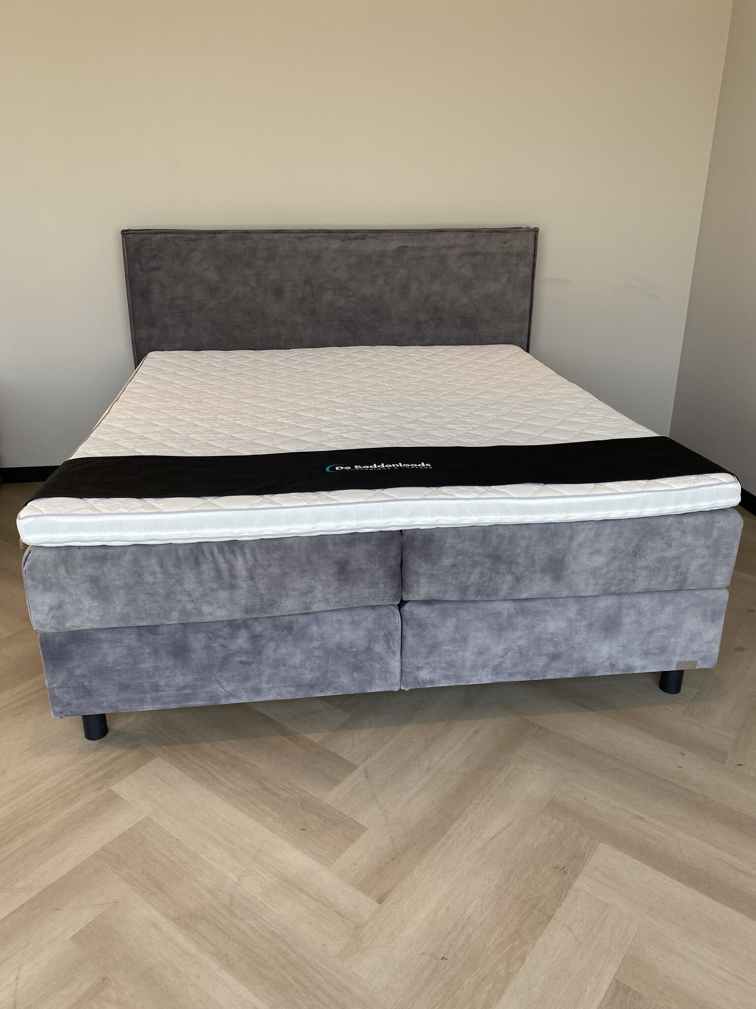 Luxe Boxspring 180 x 200 - Meeverende onderboxen