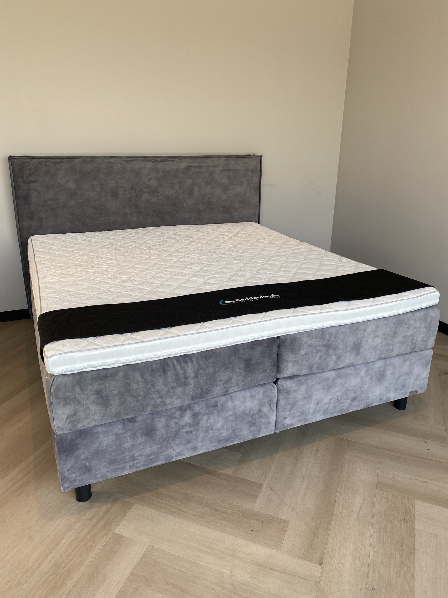 Luxe Boxspring 180 x 200 - Meeverende onderboxen